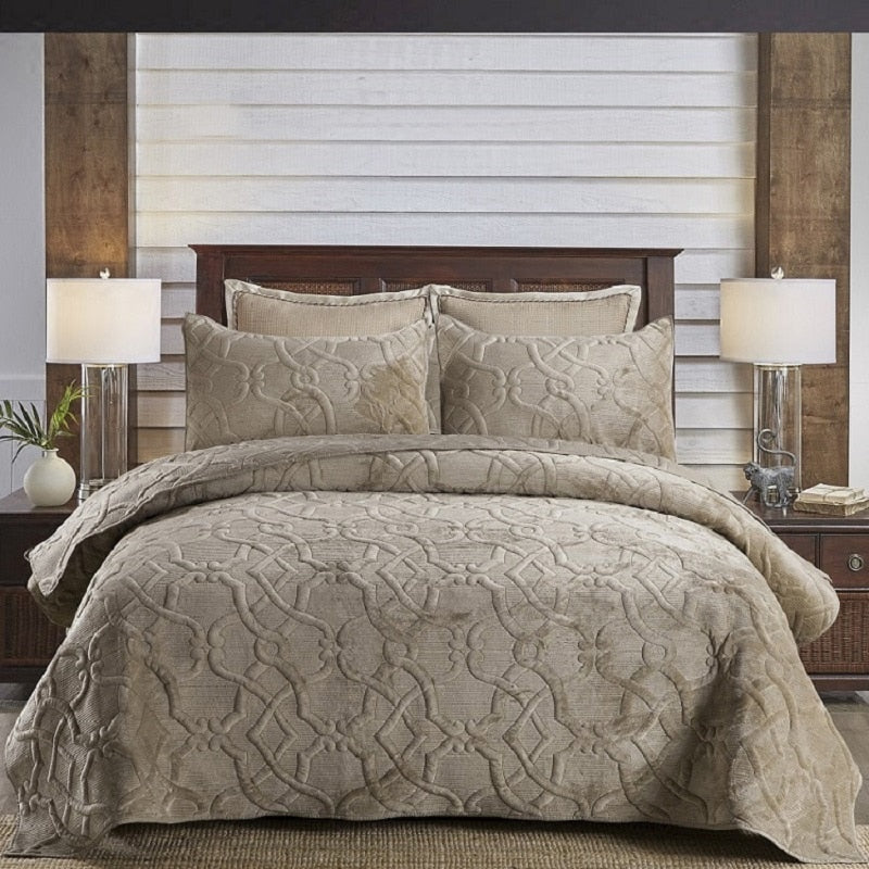 Winter Plush Quilt Set 3PCS Bedspread on the Bed Plain Embroidered Bed Cover with Shams King Size Quilted Blanket in Bed