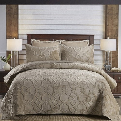 Winter Plush Quilt Set 3PCS Bedspread on the Bed Plain Embroidered Bed Cover with Shams King Size Quilted Blanket in Bed