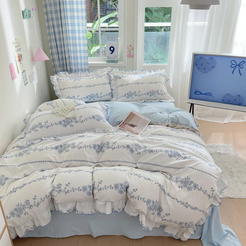 4pcs  Korean lace Duvet Cover Set (1*Duvet Cover +1 flat sheet + 2*Pillowcase, Without Core), Fresh Flower Print Bedding Set