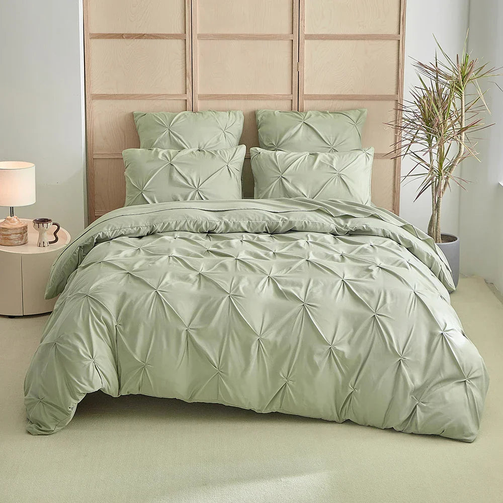 3pcs Bedding Cover .Craft twist design .Simple and superior .Soft and comfortable fabric .Suitable  men and women bedroom decoration
