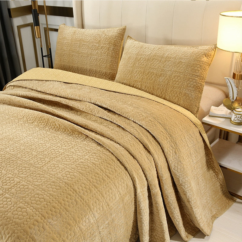 Winter Plush Quilt Set 3PCS Bedspread on the Bed Plain Embroidered Bed Cover with Shams King Size Quilted Blanket in Bed